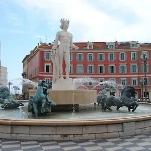 https://les-suites-massena.fr-provencehotel.com